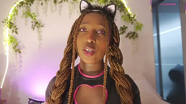 Snapshot of EmmaSanzz_ chatting on December 18, 2025, 11:38 am EmmaSanzz online show from December 18, 2025, 11:38 am