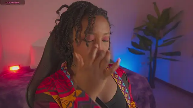 Snapshot of EmmaSanzz_ chatting on February 10, 2026, 10:08 am EmmaSanzz online show from February 10, 2026, 10:08 am