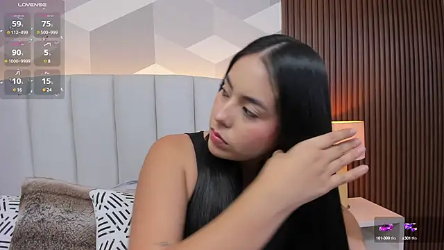 Julietasantos   online show from March 11, 2025, 6:08 pm