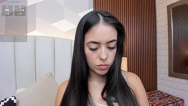 Julietasantos   online show from September 9, 2025, 6:40 pm