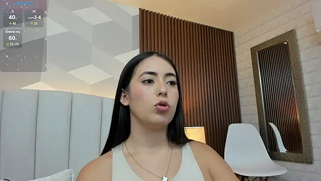 Julietasantos   online show from October 18, 2025, 6:30 pm