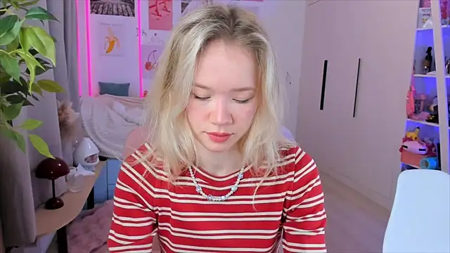 Lily Young online show from February 23, 2026, 4:54 am