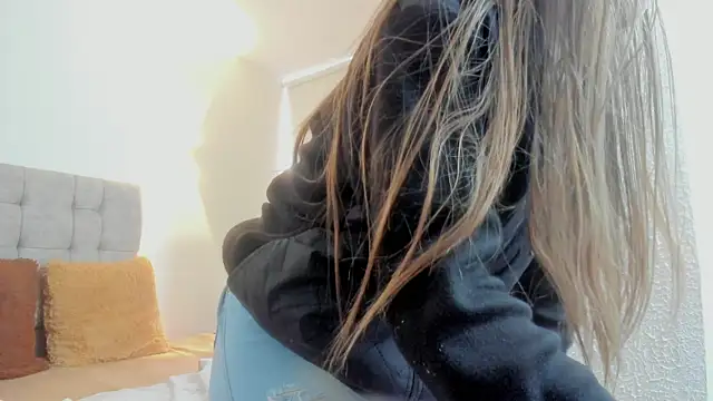 Carolina hernandez22 online show from December 1, 2025, 12:21 pm