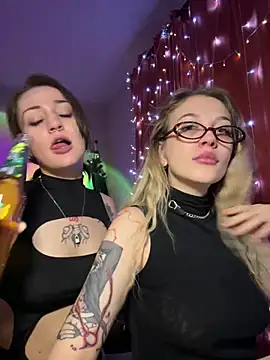 Snapshot of Dooubletroublee chatting on January 18, 2025, 2:03 am Dooubletroublee online show from January 18, 2025, 2:03 am