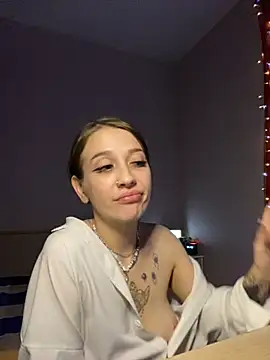 Snapshot of Dooubletroublee chatting on February 24, 2025, 12:41 am Dooubletroublee online show from February 24, 2025, 12:41 am