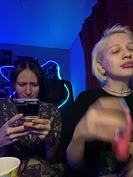 Dooubletroublee online show from December 16, 2025, 1:21 am