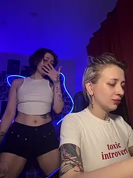 Dooubletroublee online show from April 3, 2026, 12:41 am