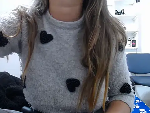 Luna girlhot  online show from November 16, 2025, 2:33 pm