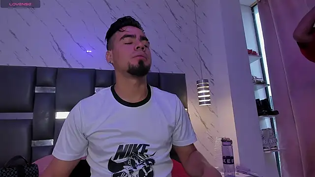 PittAndLunaa online show from April 16, 2026, 12:28 pm