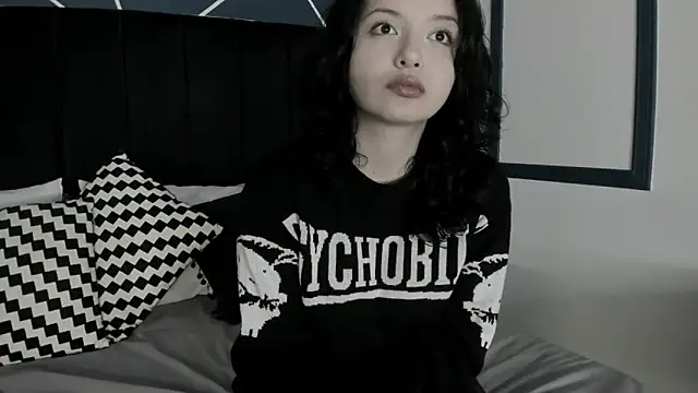 Adeelinee online show from January 8, 2025, 7:45 pm