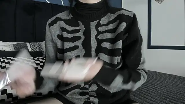 Adeelinee online show from February 13, 2025, 7:52 pm