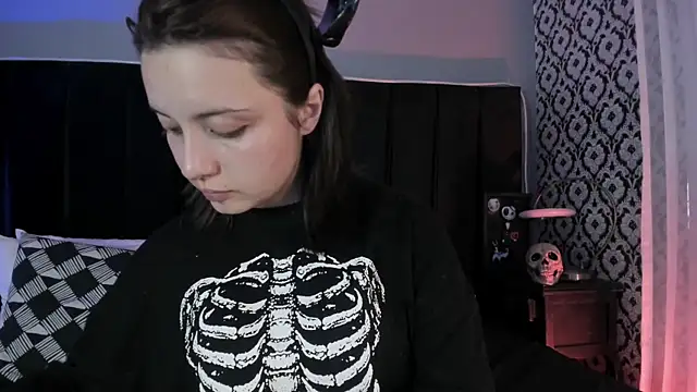 Adeelinee online show from March 31, 2026, 7:36 pm