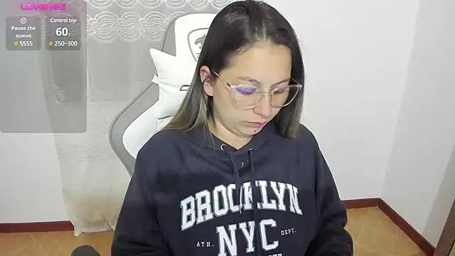 samantha  wilson online show from December 3, 2024, 11:46 pm