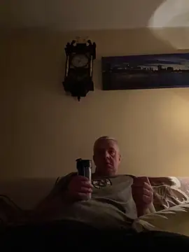 Snapshot of Evolite123 chatting on March 8, 2025, 6:47 pm Evolite123 online show from March 8, 2025, 6:47 pm