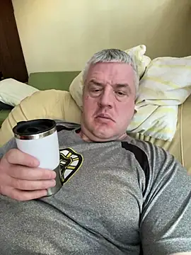 Snapshot of Evolite123 chatting on March 19, 2025, 6:24 am Evolite123 online show from March 19, 2025, 6:24 am