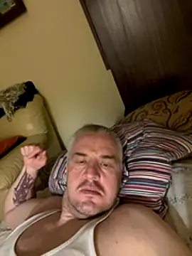 Snapshot of Evolite123 chatting on November 15, 2025, 9:11 pm Evolite123 online show from November 15, 2025, 9:11 pm