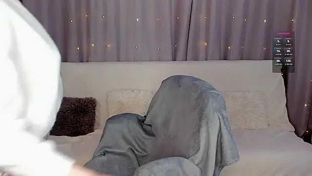 Snapshot of LisaMooore chatting on January 11, 2025, 4:16 am LisaMooore online show from January 11, 2025, 4:16 am