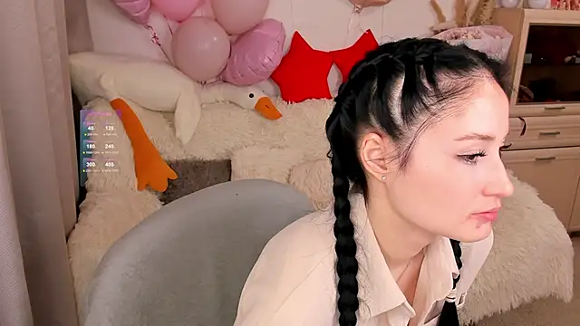 LisaMooore online show from February 5, 2026, 7:29 pm