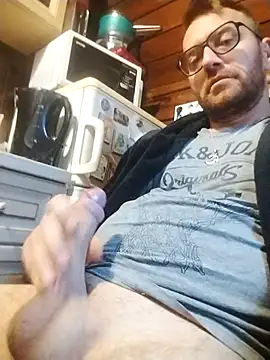 tomee83 online show from October 15, 2025, 5:51 am