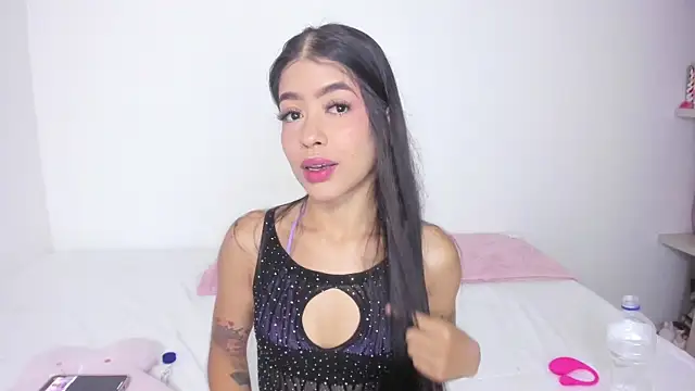 Snapshot of analia_collins chatting on October 1, 2025, 12:16 am analia collins online show from October 1, 2025, 12:16 am