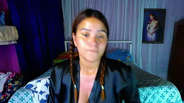 ZoeKuipers13 online show from January 12, 2025, 11:58 pm