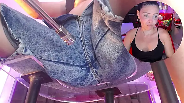 Snapshot of KatteMoss chatting on December 22, 2025, 8:28 pm KatteMoss online show from December 22, 2025, 8:28 pm