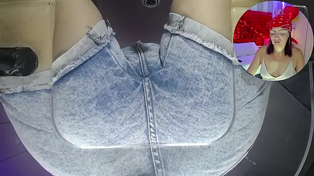 Snapshot of KatteMoss chatting on February 4, 2026, 8:03 pm KatteMoss online show from February 4, 2026, 8:03 pm