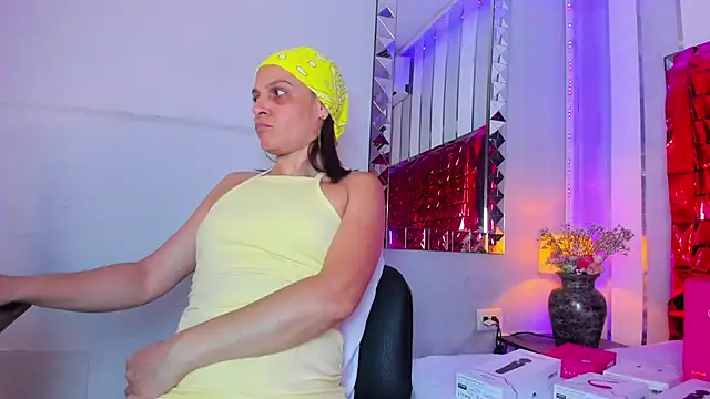 Snapshot of KatteMoss chatting on February 18, 2026, 8:49 pm KatteMoss online show from February 18, 2026, 8:49 pm