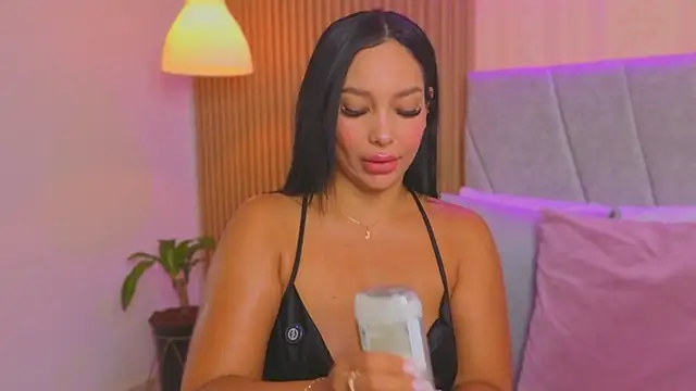 Dakota diaz  online show from February 8, 2026, 7:39 pm