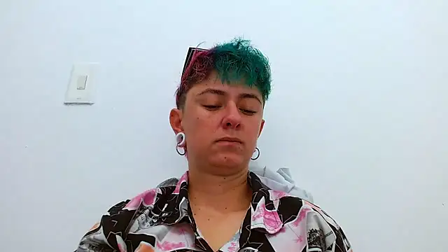 tomboyblue online show from December 15, 2025, 4:22 pm