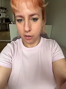 Snapshot of MariaValentine chatting on December 2, 2025, 9:03 am MariaValentine online show from December 2, 2025, 9:03 am