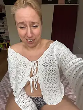 Snapshot of MariaValentine chatting on December 19, 2025, 9:38 am MariaValentine online show from December 19, 2025, 9:38 am