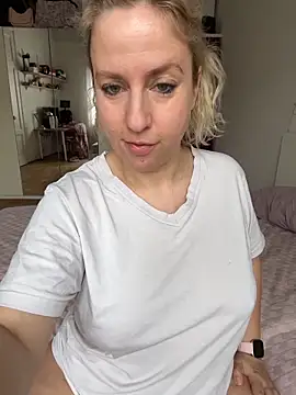 Snapshot of MariaValentine chatting on February 3, 2026, 8:41 am MariaValentine online show from February 3, 2026, 8:41 am