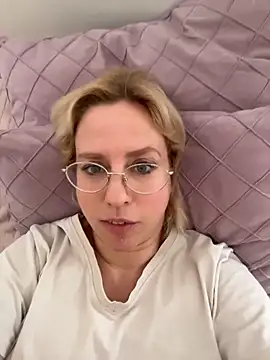 Snapshot of MariaValentine chatting on March 19, 2026, 8:40 am MariaValentine online show from March 19, 2026, 8:40 am