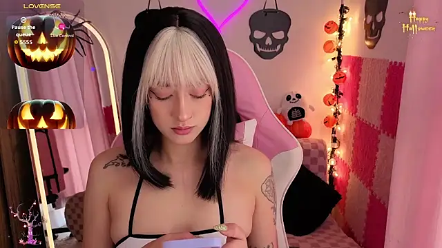 violet ch online show from October 24, 2025, 5:31 pm