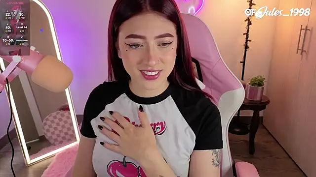 violet ch online show from April 17, 2026, 6:44 pm