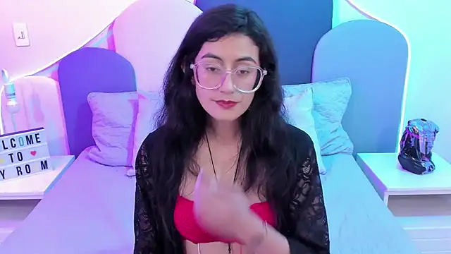 SophieGomez22 online show from February 16, 2025, 5:37 pm