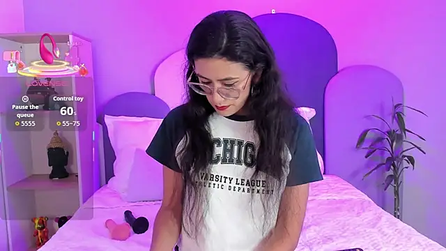 SophieGomez22 online show from December 19, 2025, 11:28 am