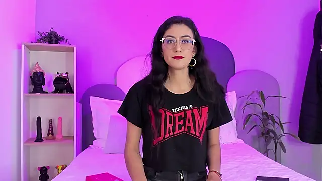 Snapshot of SophieGomez22 chatting on March 18, 2026, 11:35 am SophieGomez22 online show from March 18, 2026, 11:35 am