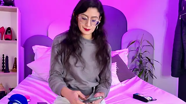 Snapshot of SophieGomez22 chatting on April 22, 2026, 11:34 am SophieGomez22 online show from April 22, 2026, 11:34 am