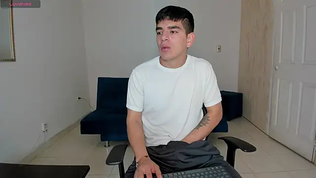 Snapshot of Ares_Johnson chatting on September 19, 2025, 11:33 am Ares Johnson online show from September 19, 2025, 11:33 am