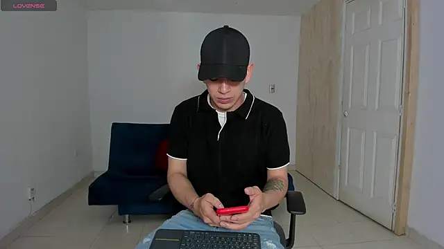 Snapshot of Ares_Johnson chatting on September 23, 2025, 11:24 am Ares Johnson online show from September 23, 2025, 11:24 am