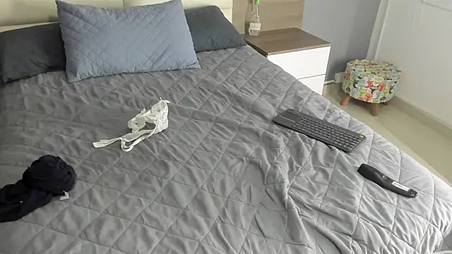 rebeca cortez  online show from September 20, 2025, 7:37 pm