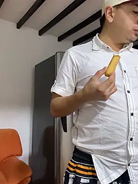 DanielGomez9 online show from January 24, 2025, 12:20 am