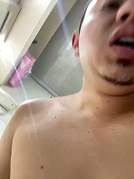 DanielGomez9 online show from February 13, 2025, 12:21 pm