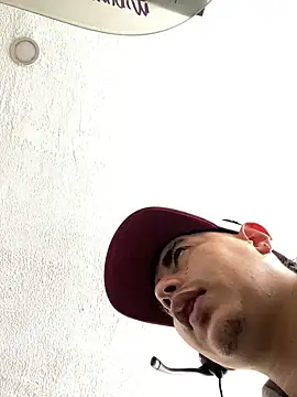 DanielGomez9 online show from March 1, 2025, 7:04 pm