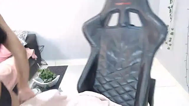 Livia Diaz online show from November 28, 2025, 10:07 am