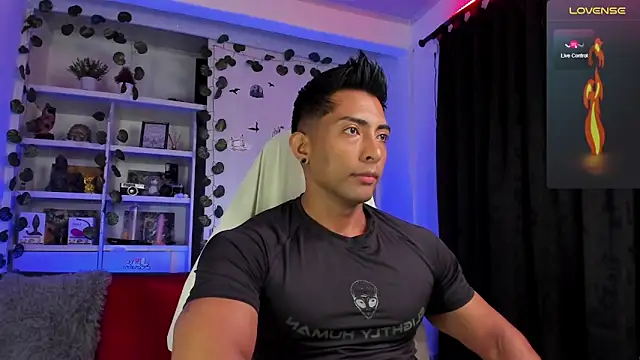 Couple muscle1 online show from January 10, 2025, 1:31 pm