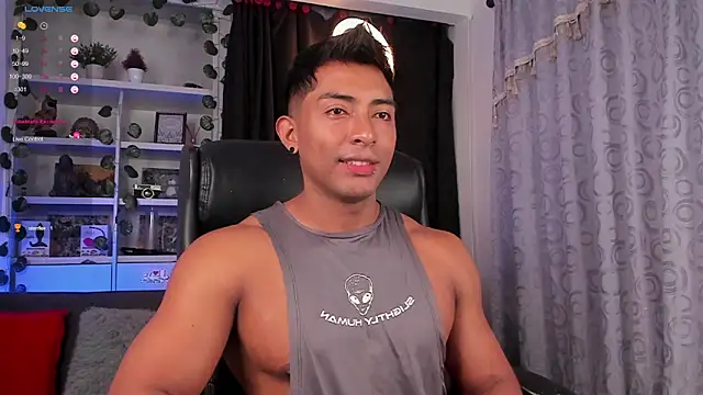 Couple muscle1 online show from February 17, 2025, 1:53 pm