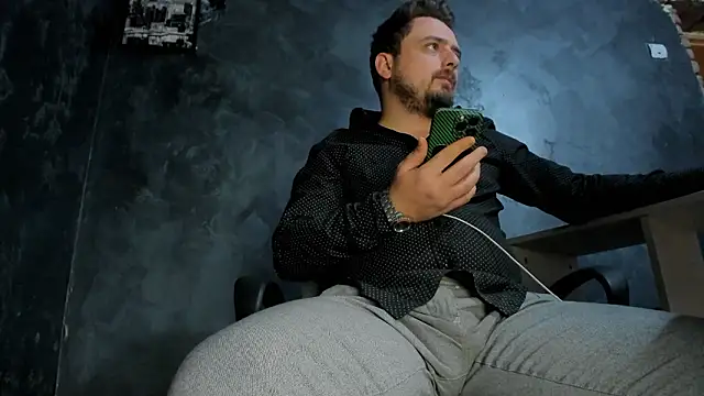 Snapshot of Master_Mark_Wayne chatting on February 15, 2026, 10:39 pm Master Mark Wayne online show from February 15, 2026, 10:39 pm